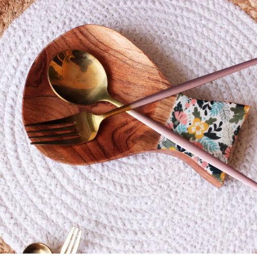 Blush Gaze Spoon Rester – Elegant Wooden Spoon Holder for Kitchen & Dining Table
