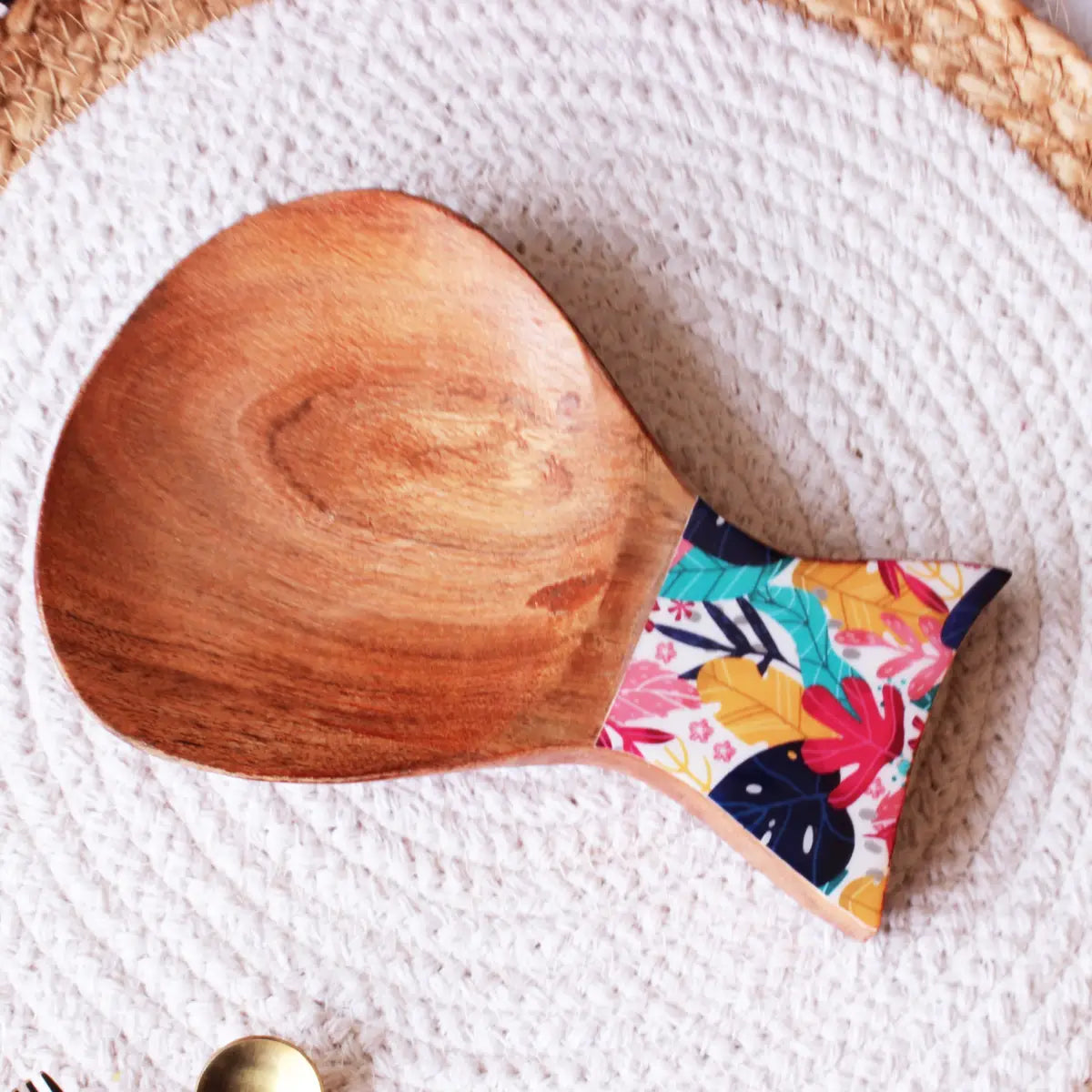 Charm Leaf Spoon Rester – Elegant Wooden Spoon Holder for Kitchen & Dining Table