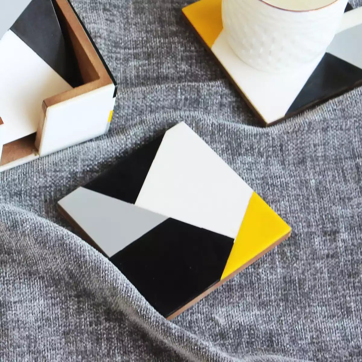 The Modern Edge Set with Holder
