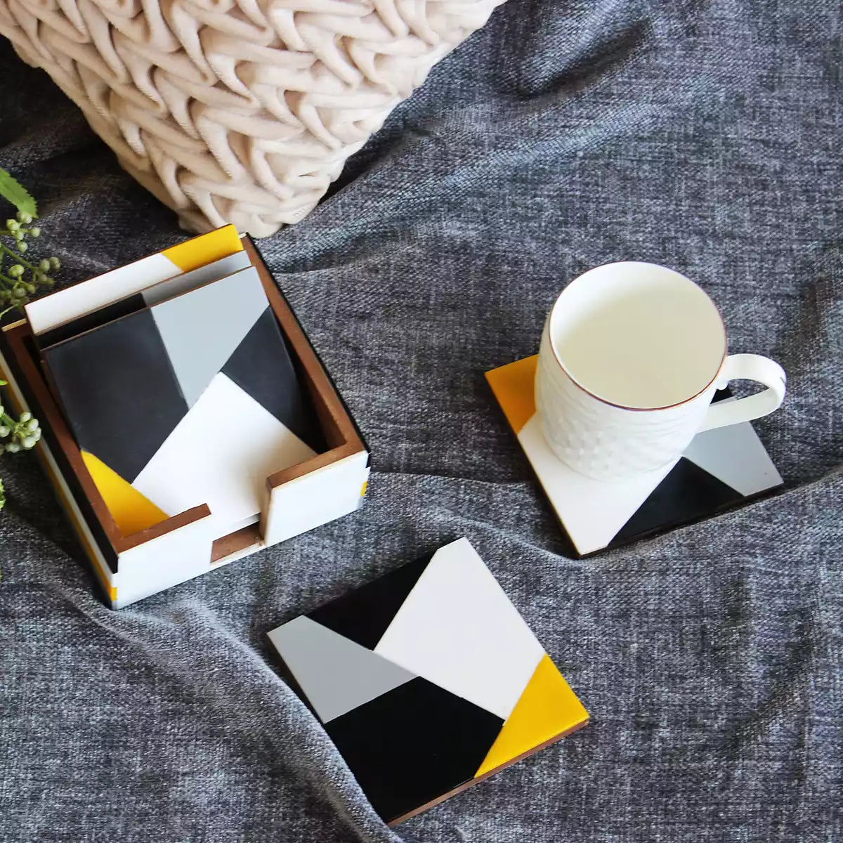 The Modern Edge Set with Holder